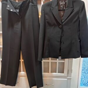 Kasper Black Suit Set Tailored Elegance